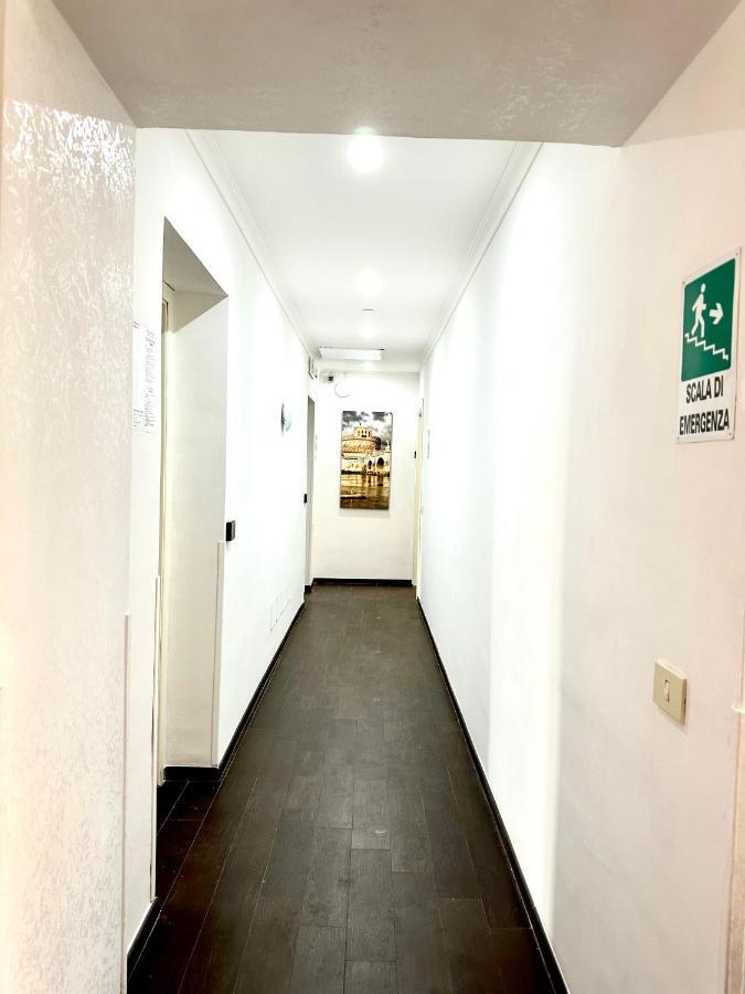 Trevi Romantic Alcova 外观 照片